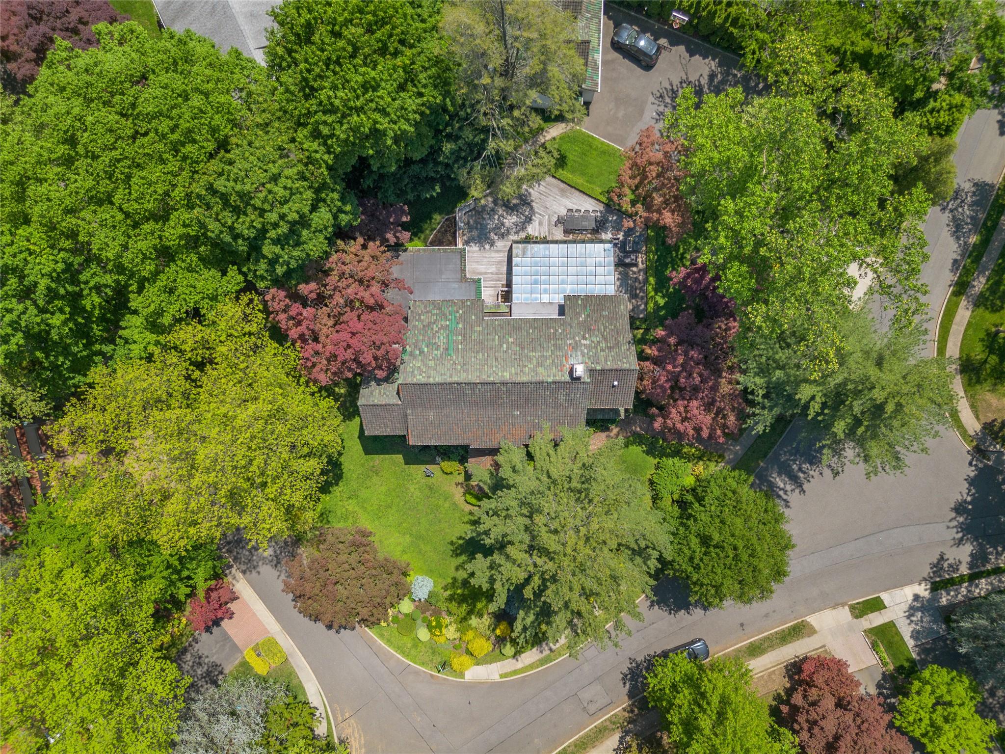 10 Gateway Drive, Great Neck, New York image 46