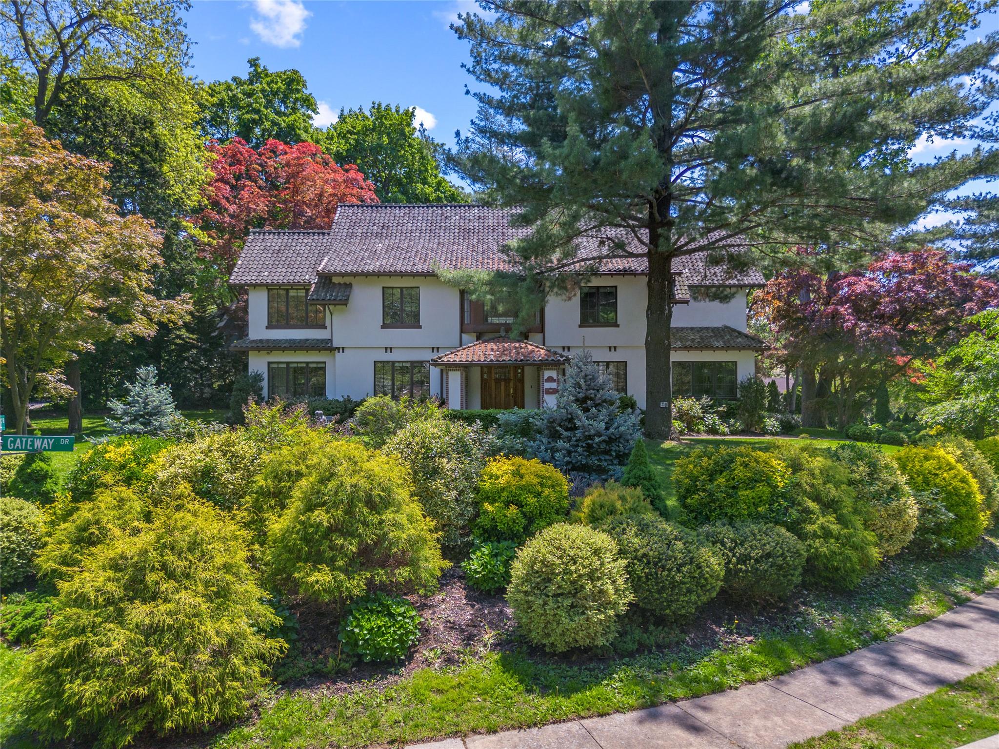 10 Gateway Drive, Great Neck, New York image 44