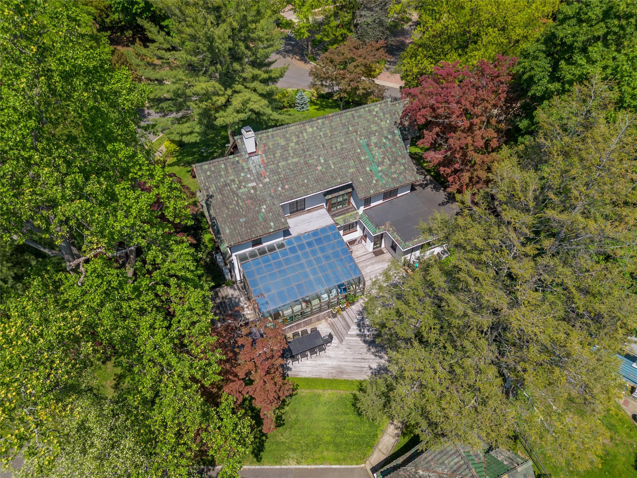 10 Gateway Drive, Great Neck, New York image 47