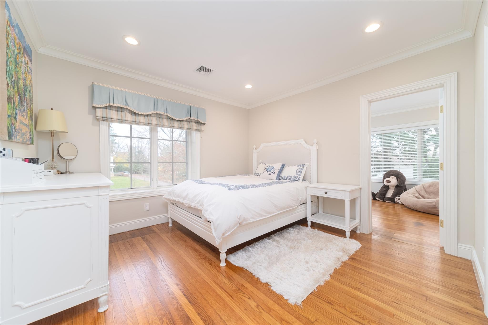 10 Gateway Drive, Great Neck, New York image 31