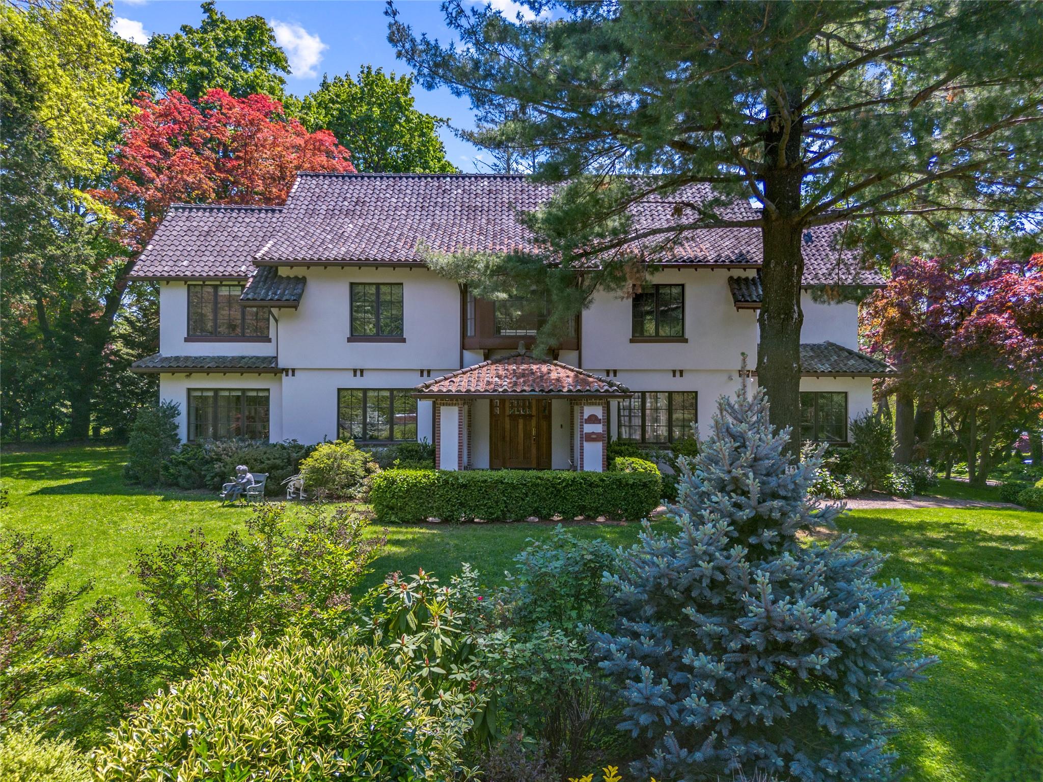 10 Gateway Drive, Great Neck, New York image 45