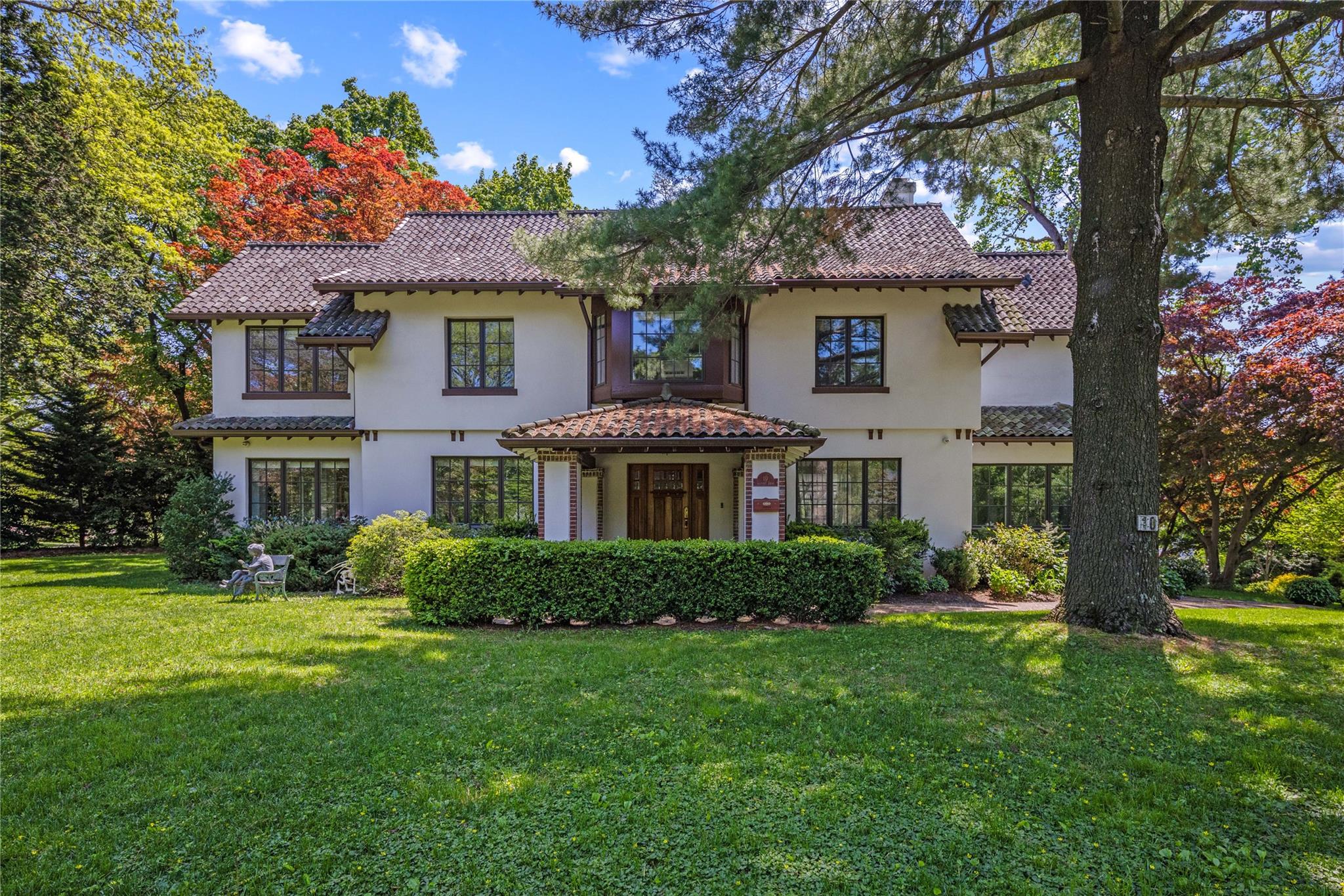 10 Gateway Drive, Great Neck, New York image 1