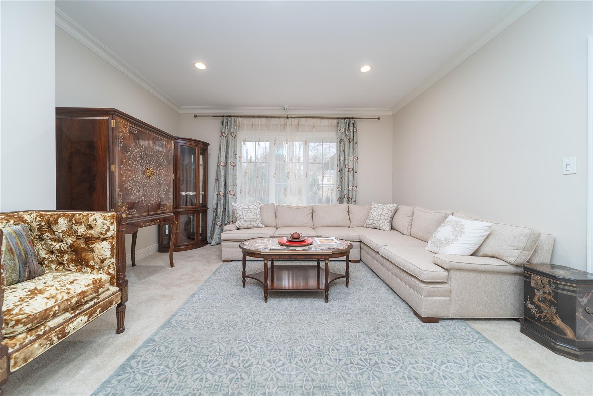 10 Gateway Drive, Great Neck, New York image 14