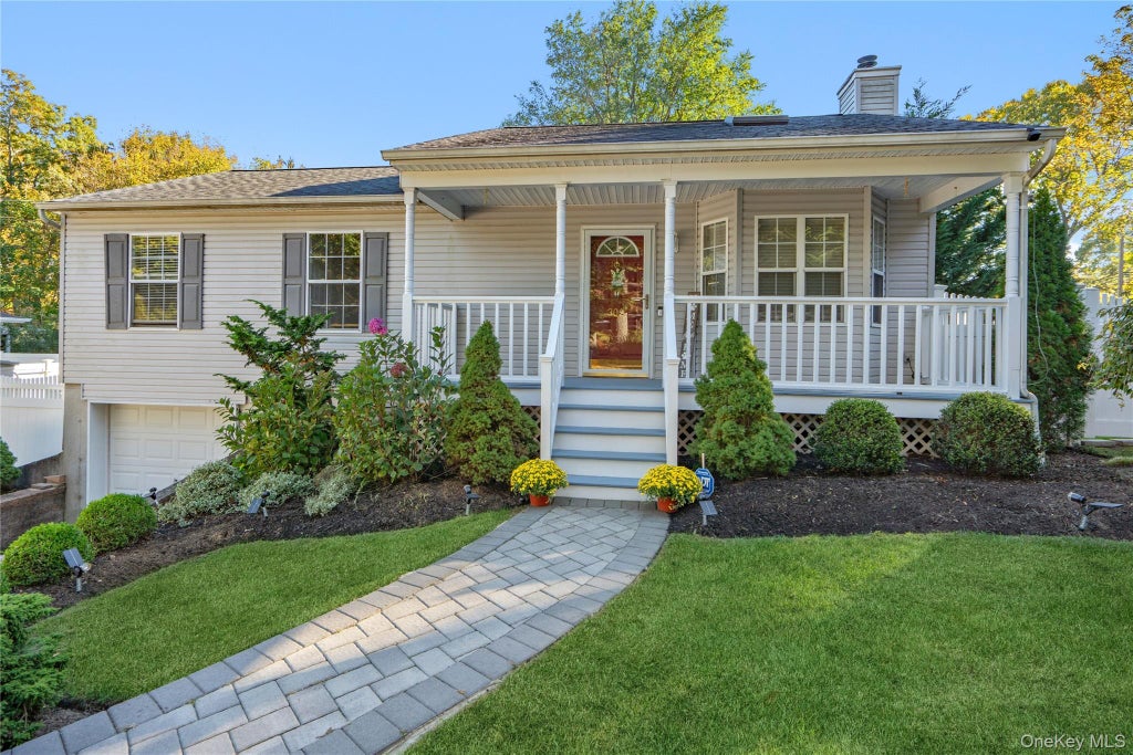 Photo of 302 Locust Drive, Rocky Point, NY 11778 (MLS # 1067631)