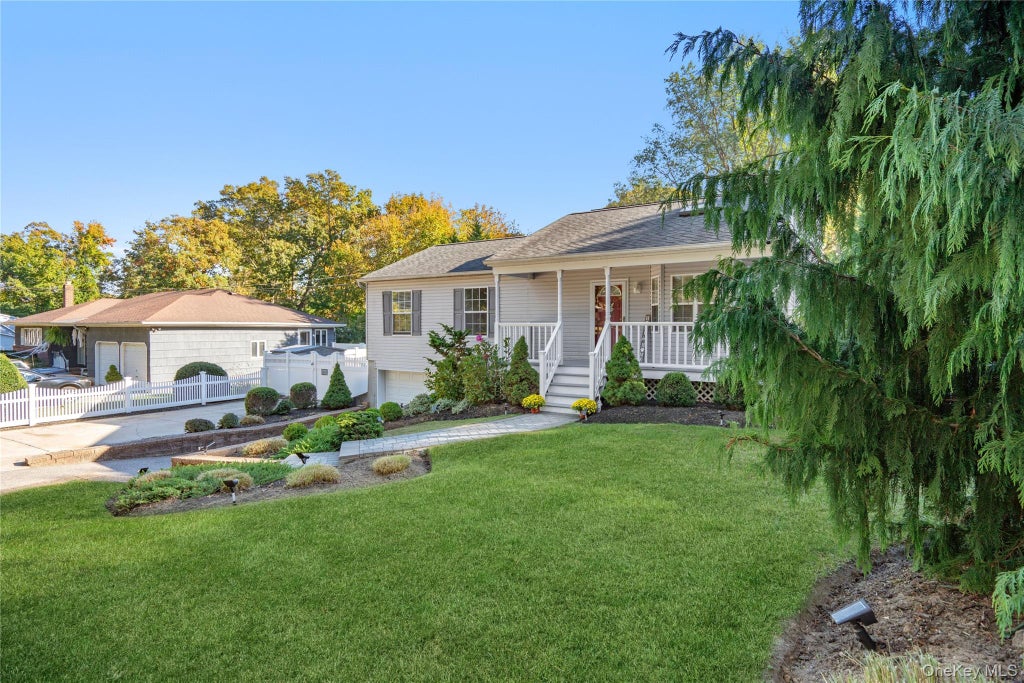 Photo of 302 Locust Drive, Rocky Point, NY 11778 (MLS # 1067631)