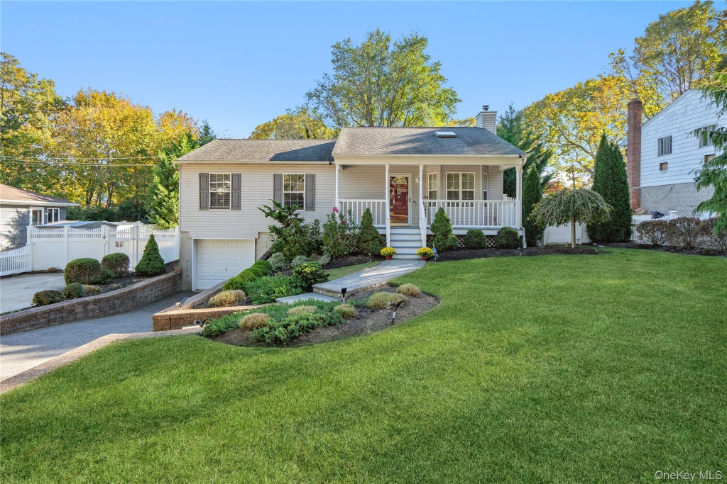 Photo of 302 Locust Drive, Rocky Point, NY 11778 (MLS # 1067631)