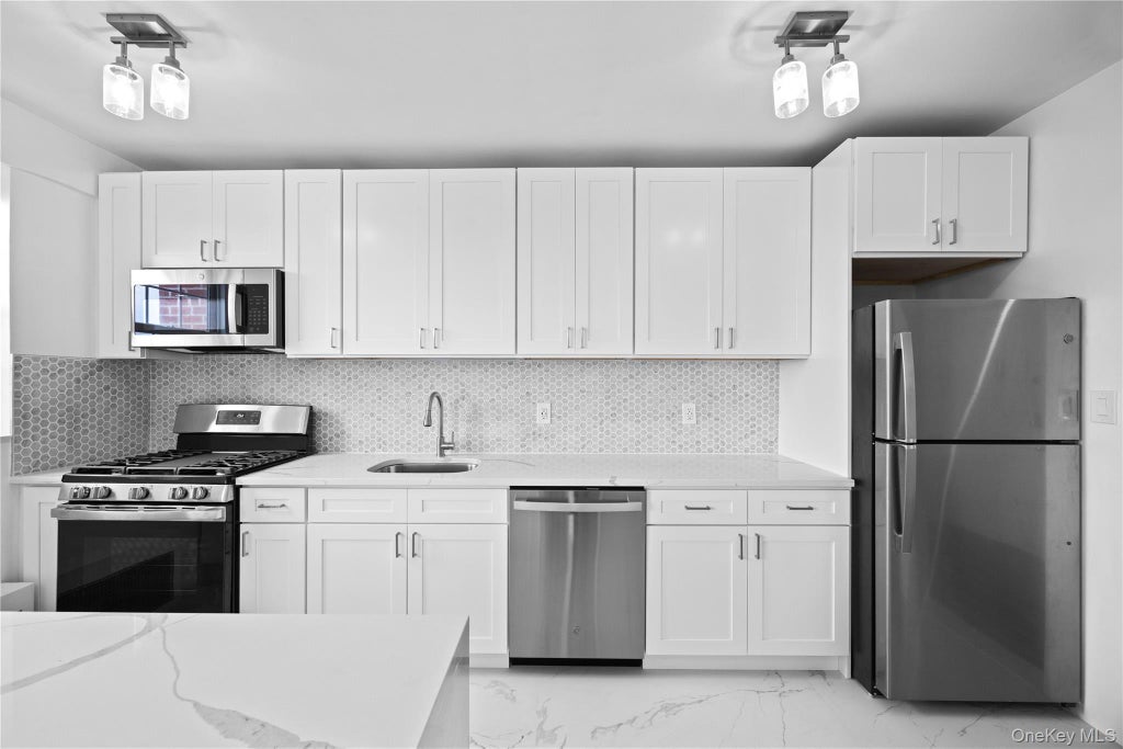 Photo of 220 Pelham Road #6P, New Rochelle, NY 10805 (MLS # 1051100)