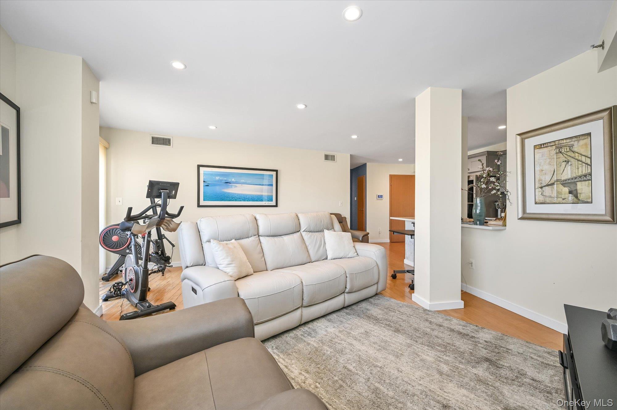 81-14 Queens Boulevard PH6C - Photo 3