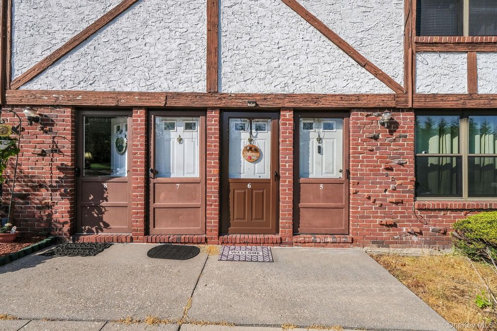 Photo of 6 Bailey Ct #6, Middle Island, NY 11953 (MLS # 957189)