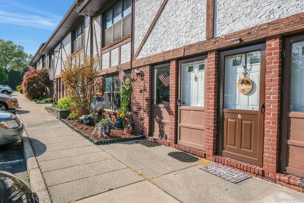 Photo of 6 Bailey Ct #6, Middle Island, NY 11953 (MLS # 957189)