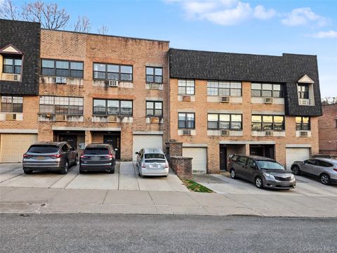 Condo For Sale - 24026 70th Avenue #11A<br/> Queens County, Douglaston, NY 11362