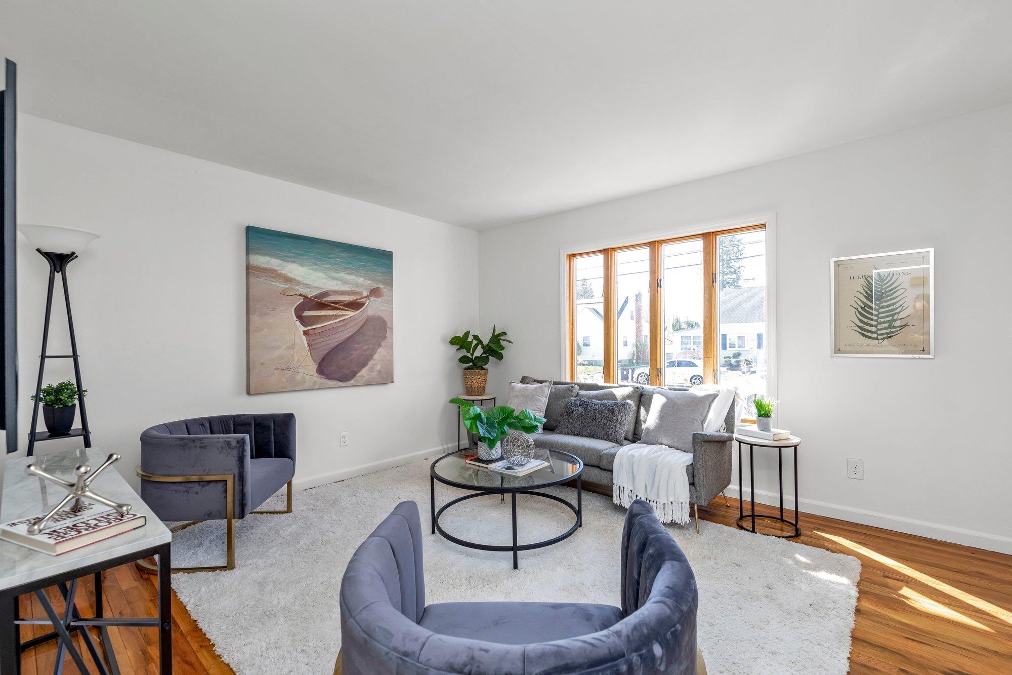 1263 Jackson Avenue, Lindenhurst, New York image 2