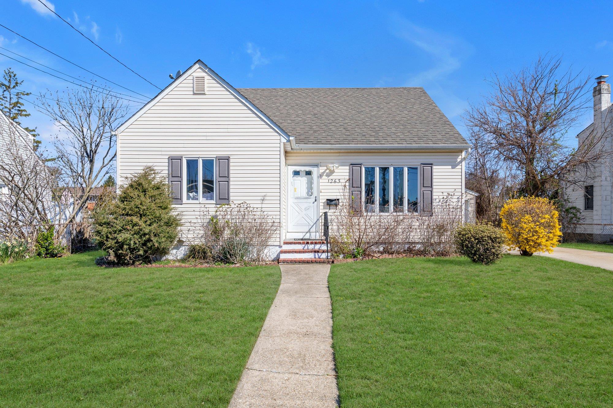 1263 Jackson Avenue, Lindenhurst, New York image 1