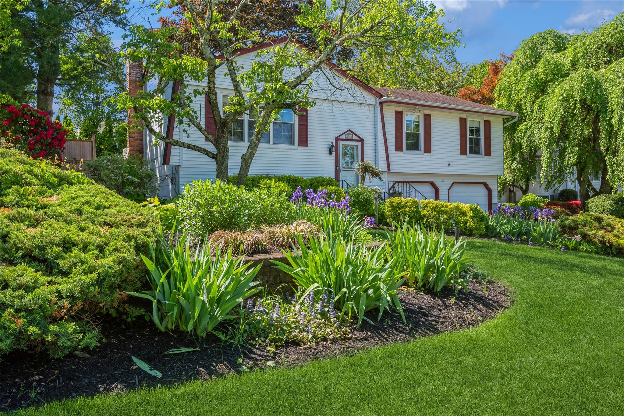 10 Phyllis Court, Kings Park, New York image 3