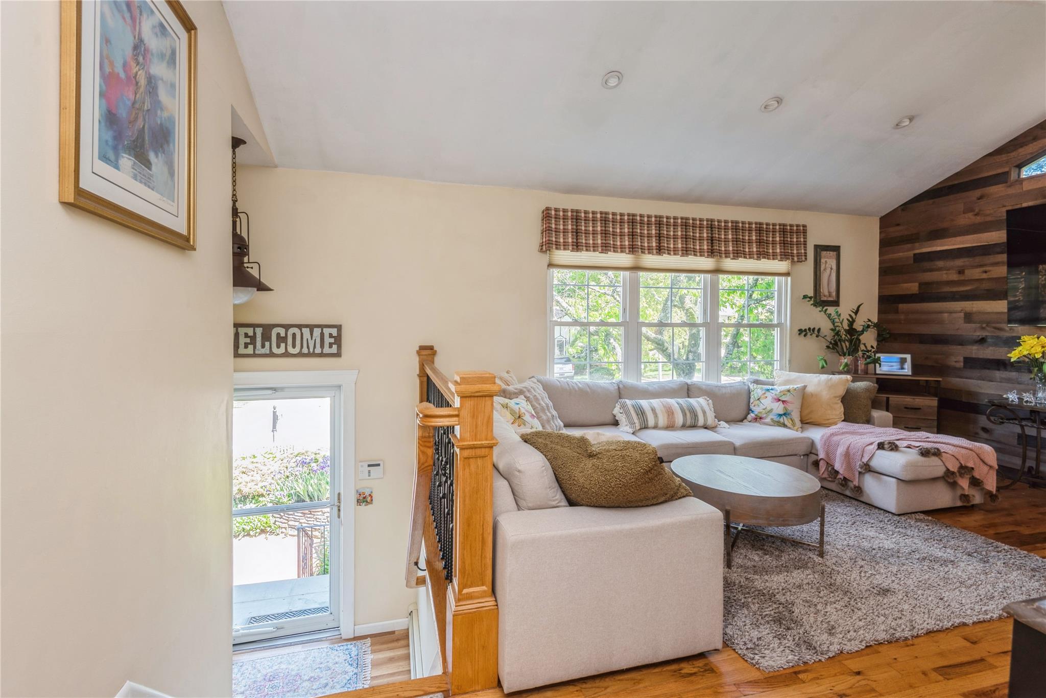10 Phyllis Court, Kings Park, New York image 5
