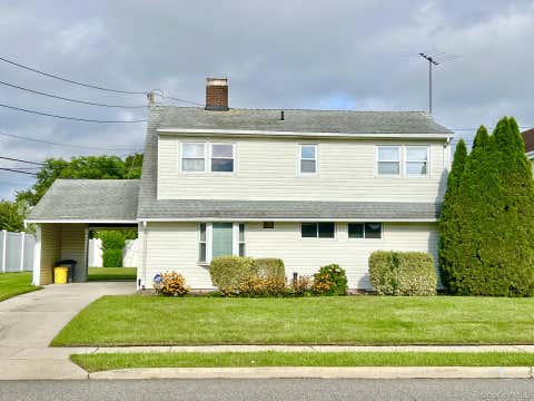Homes For Rent - 471 Division Ave<br/> Hicksville, NY 11801