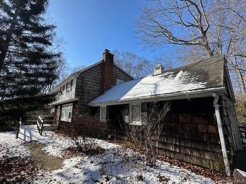 Homes For Sale - 188 W Woodland Drive<br/> Wading River, NY 11792