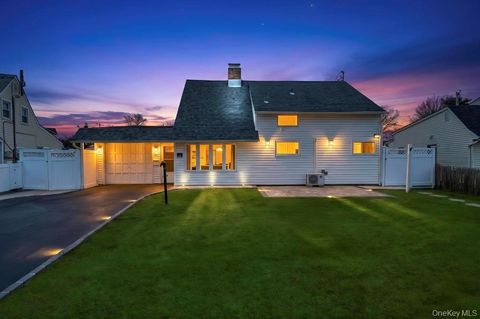 63 Blacksmith Road Levittown NY 11756