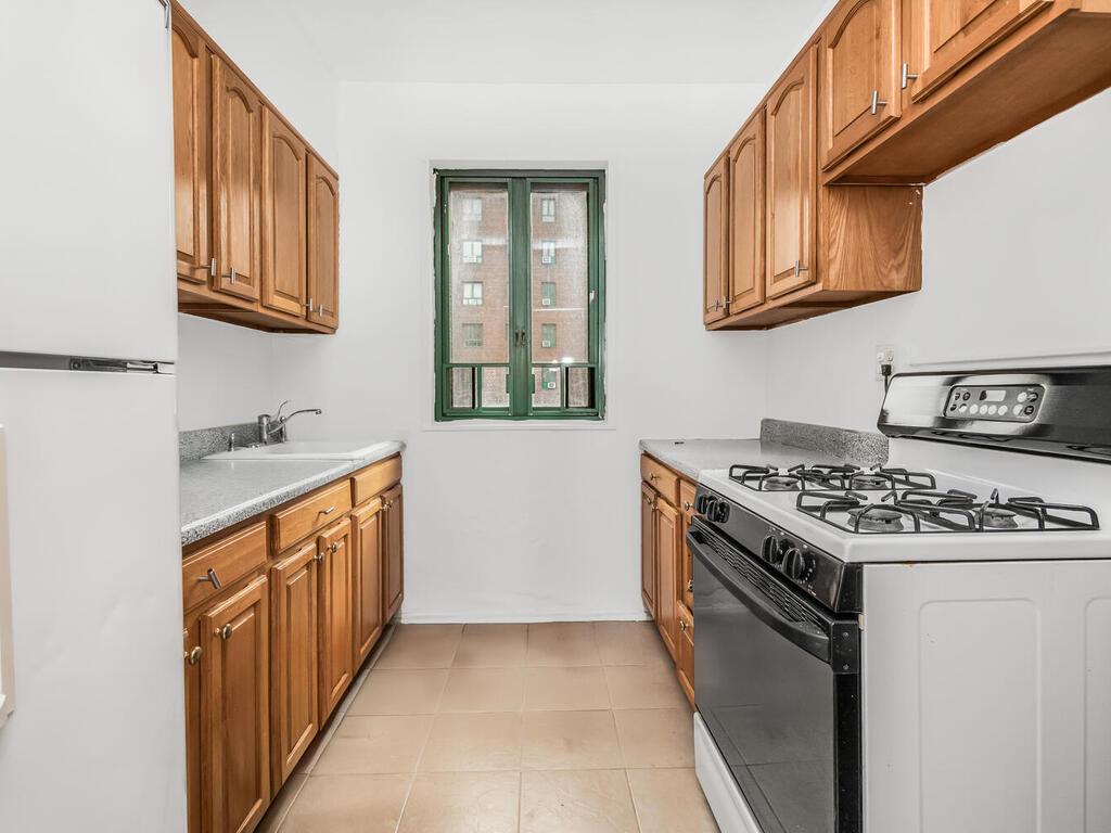 1569 Metropolitan Avenue #5E, Bronx, New York image 6