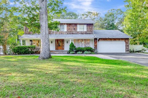 Photo of 44 Twixt Hills Road, Saint James, NY 11780 (MLS # 919505)