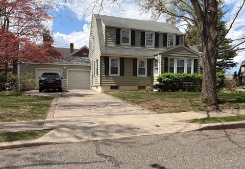 Homes For Sale - 8 Chester Avenue<br/> Garden City, NY 11530