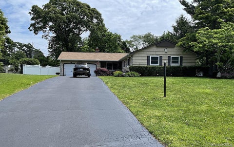 Homes For Sale - 7 Carrie Court<br/> Smithtown, NY 11787
