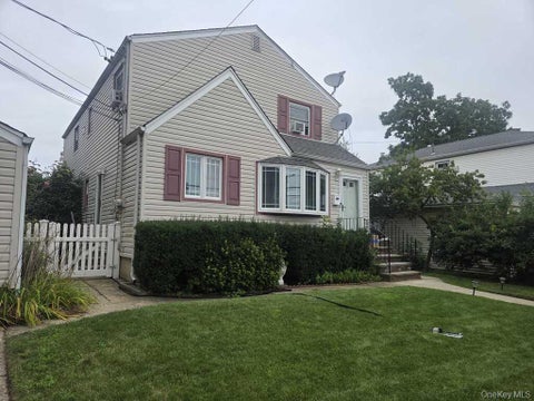 Apartment For Rent - 89 Winter Street #2<br/> Nassau County, Lynbrook, NY 11563
