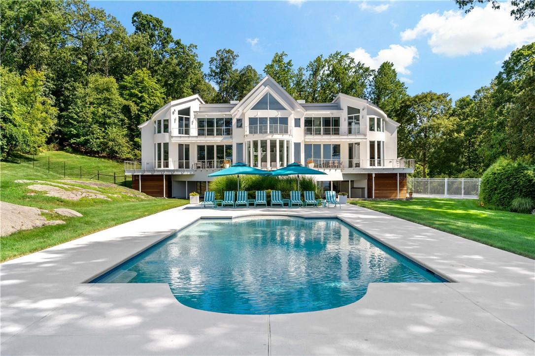 Bramblebush Road, Croton-On-Hudson, New York - 5 Bedrooms  
8.5 Bathrooms  
14 Rooms - 