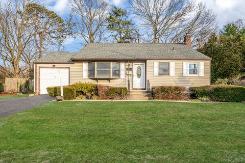 Photo of 119 Foster Road, Ronkonkoma, NY 11779 (MLS # 949122)