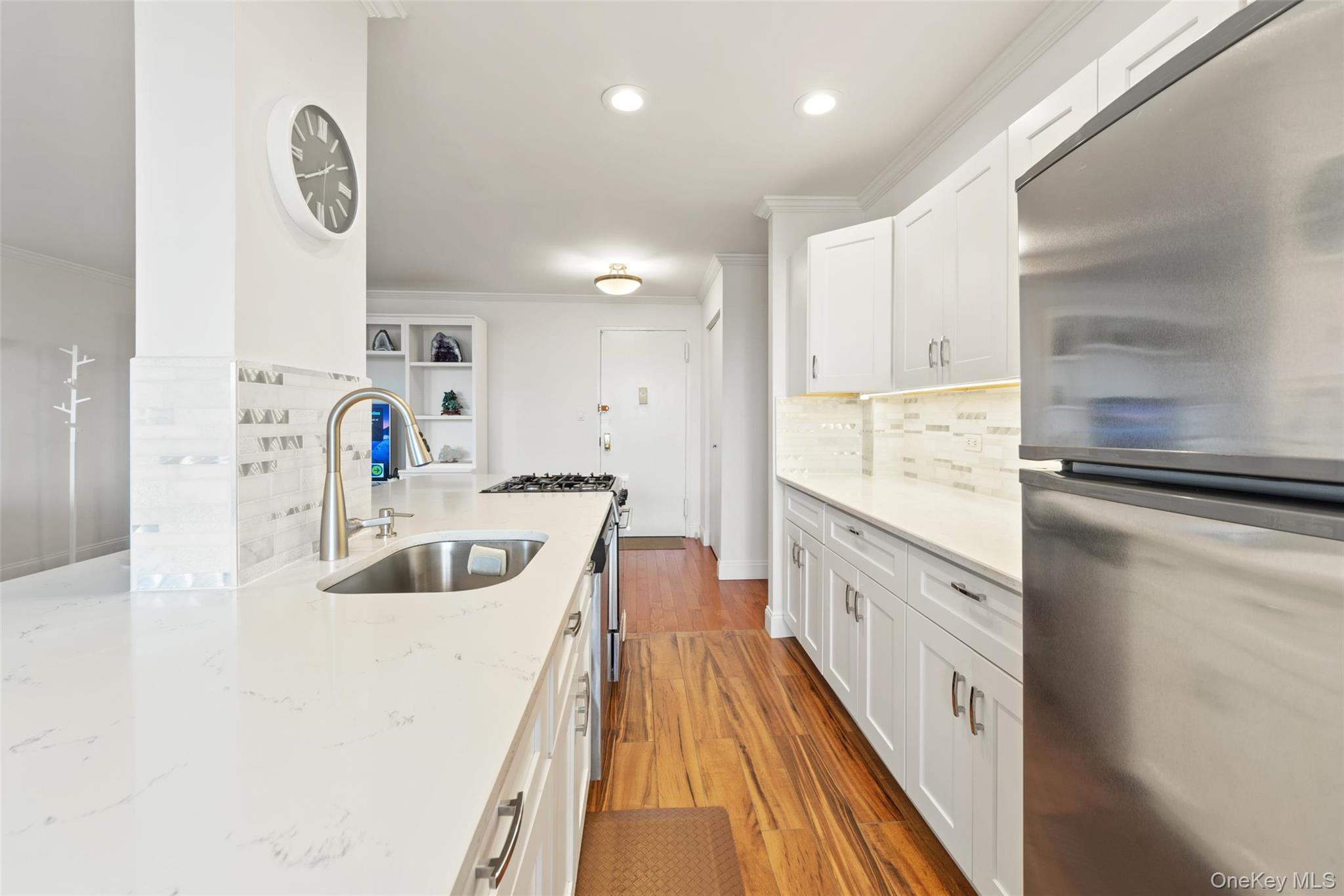 1874 Pelham Parkway South 6M