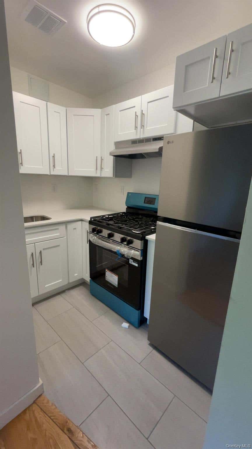 Photo of 671 Bronx River Road #LG, Yonkers, NY 10704 (MLS # 1034059)