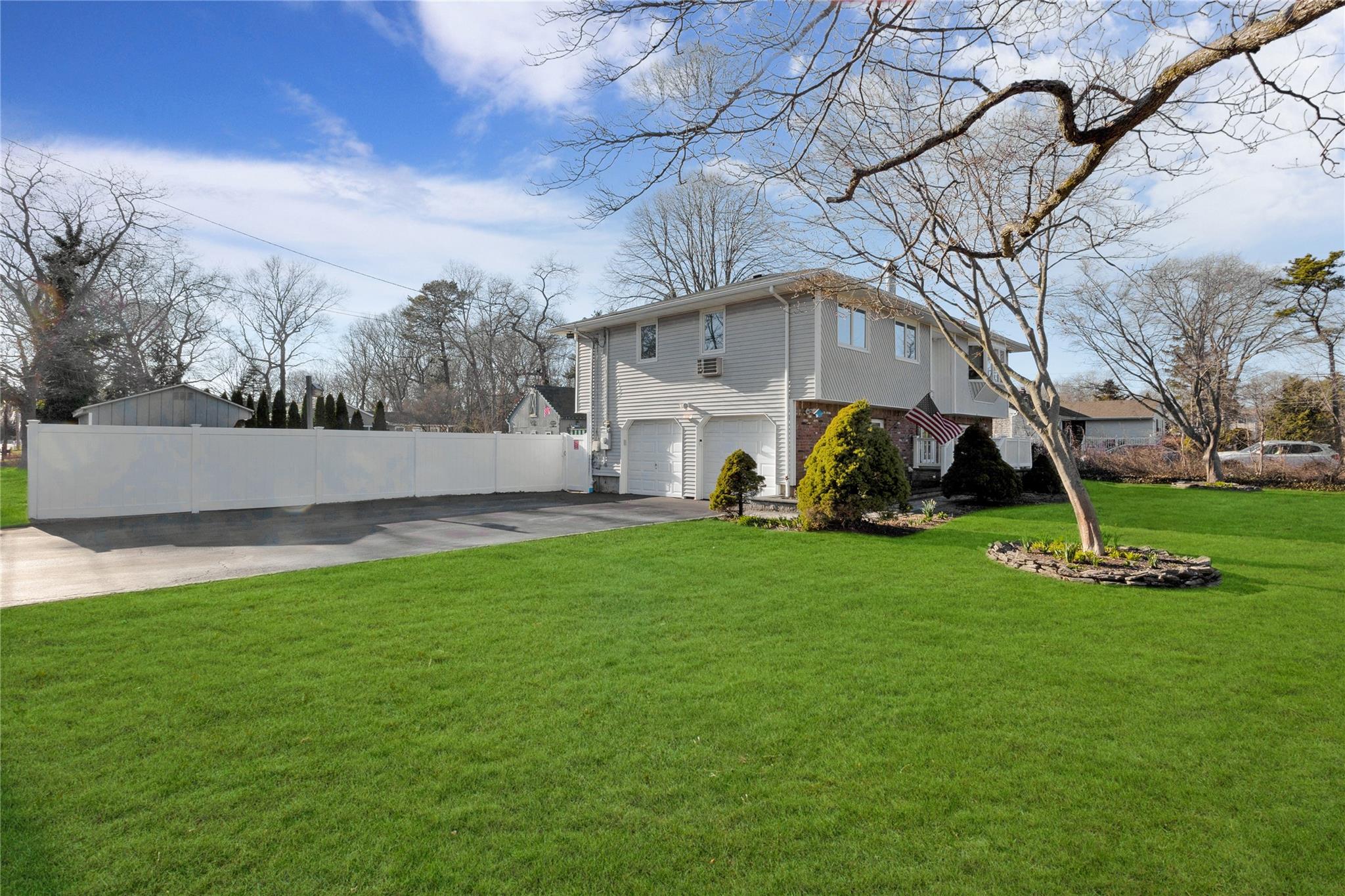 1264 Locust Avenue, Bohemia, New York image 2