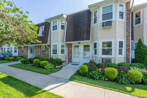 Homes For Sale - 226 Millard Ave #226<br/> Suffolk County, Babylon, NY 11704