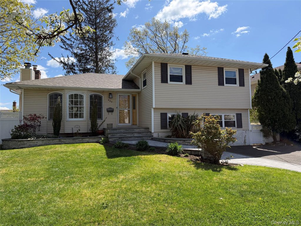 Photo of 449 2nd Avenue, Massapequa Park, NY 11762 (MLS # 987945)