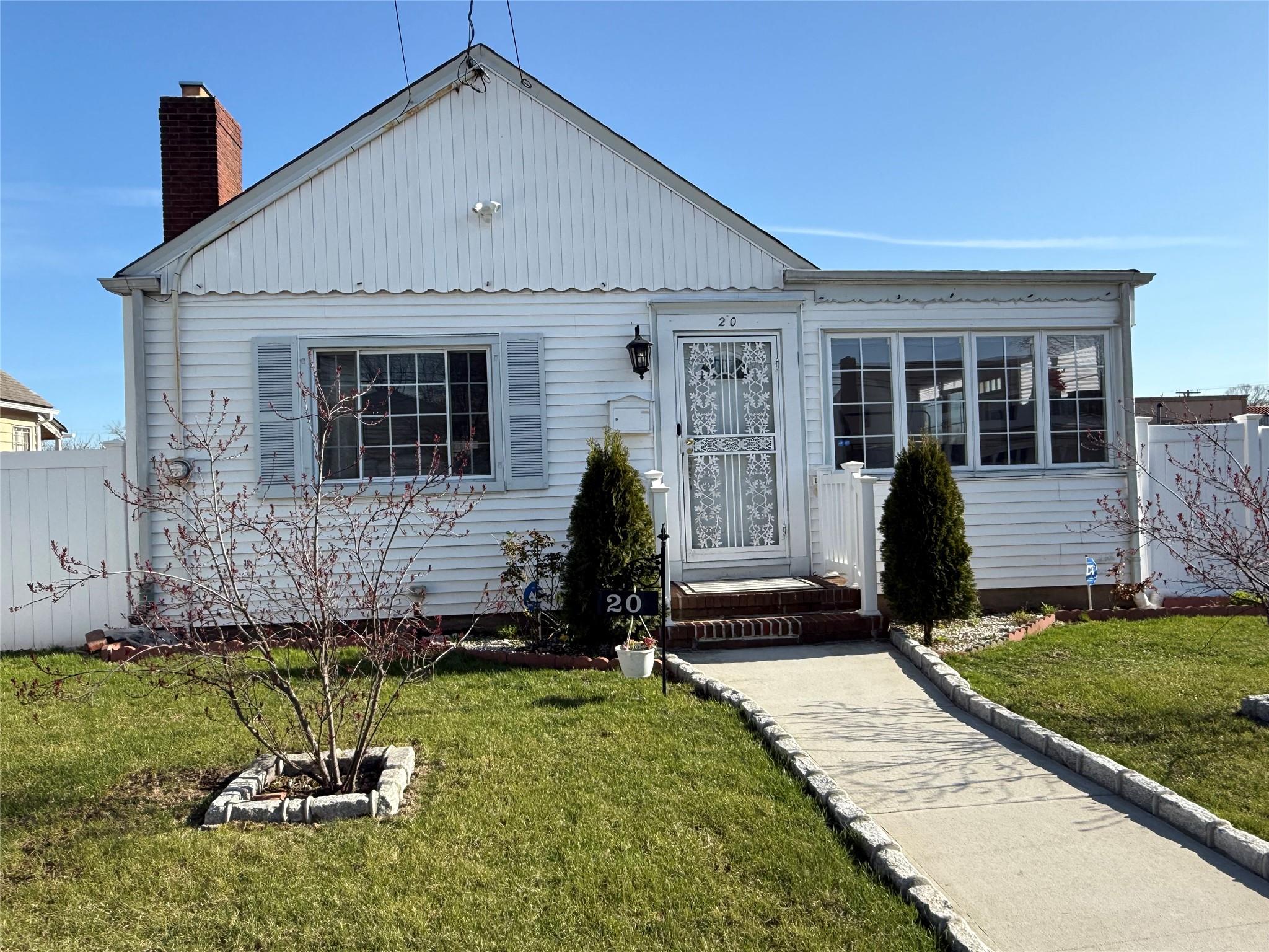 20 Woodside Avenue, Freeport, New York image 2