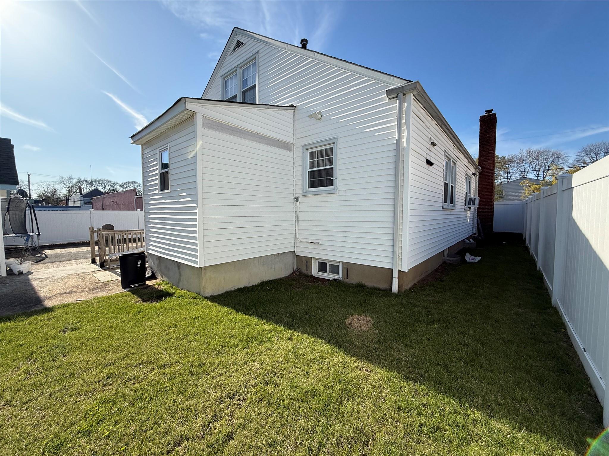 20 Woodside Avenue, Freeport, New York image 13