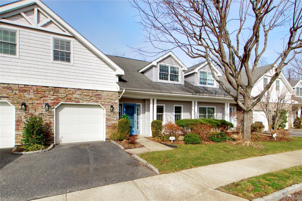 Photo of 145 Pond View Drive, Port Washington, NY 11050 (MLS # 971502)