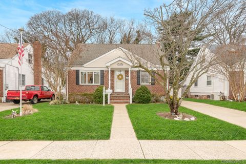 2420 Willow Street Wantagh NY 11793
