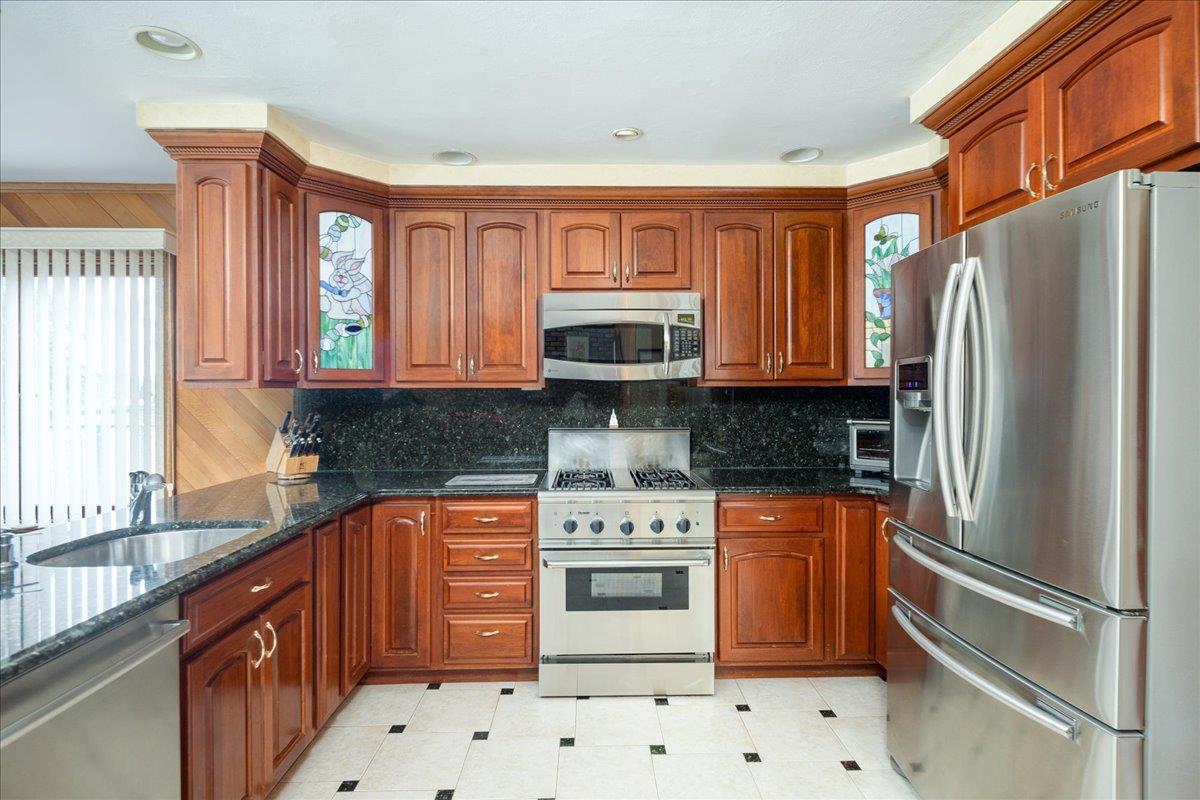 897 Second Avenue, Franklin Square, New York image 13