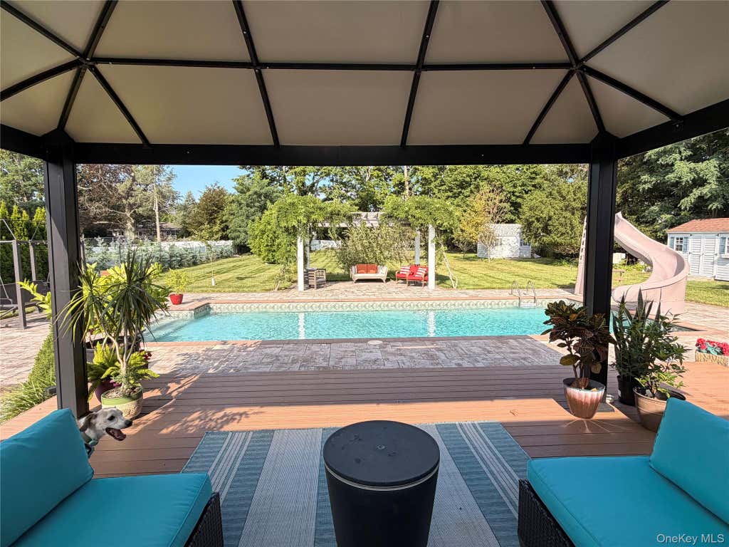 Photo of 6 N Howells Point Road, Bellport Village, NY 11713 (MLS # 1039319)