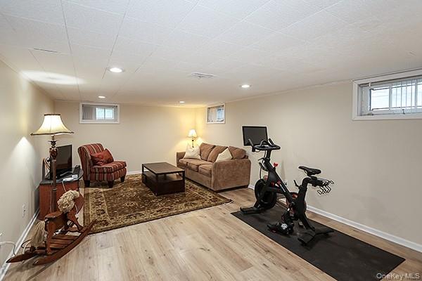 Woodbury, New York 11797, United States, 3 Bedrooms Bedrooms, ,2 BathroomsBathrooms,Residential,Coming Soon,176598