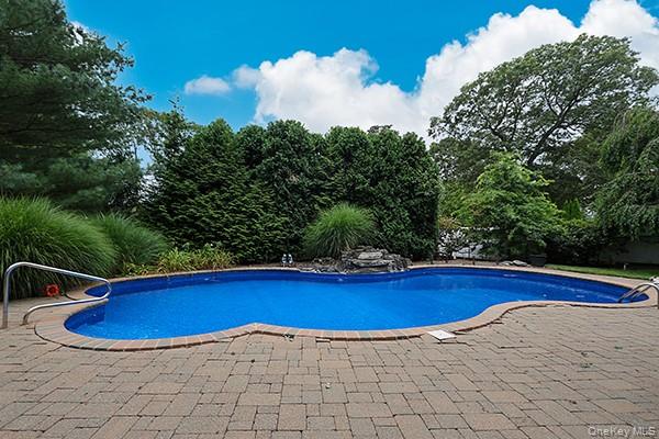 Woodbury, New York 11797, United States, 3 Bedrooms Bedrooms, ,2 BathroomsBathrooms,Residential,Coming Soon,176598