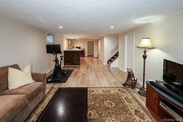 Woodbury, New York 11797, United States, 3 Bedrooms Bedrooms, ,2 BathroomsBathrooms,Residential,Coming Soon,176598