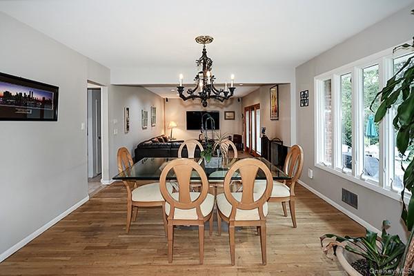 Woodbury, New York 11797, United States, 3 Bedrooms Bedrooms, ,2 BathroomsBathrooms,Residential,Coming Soon,176598