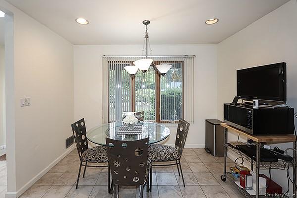 Woodbury, New York 11797, United States, 3 Bedrooms Bedrooms, ,2 BathroomsBathrooms,Residential,Coming Soon,176598