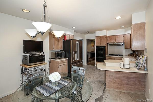 Woodbury, New York 11797, United States, 3 Bedrooms Bedrooms, ,2 BathroomsBathrooms,Residential,Coming Soon,176598