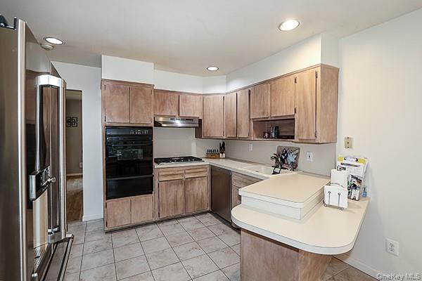 Woodbury, New York 11797, United States, 3 Bedrooms Bedrooms, ,2 BathroomsBathrooms,Residential,Coming Soon,176598