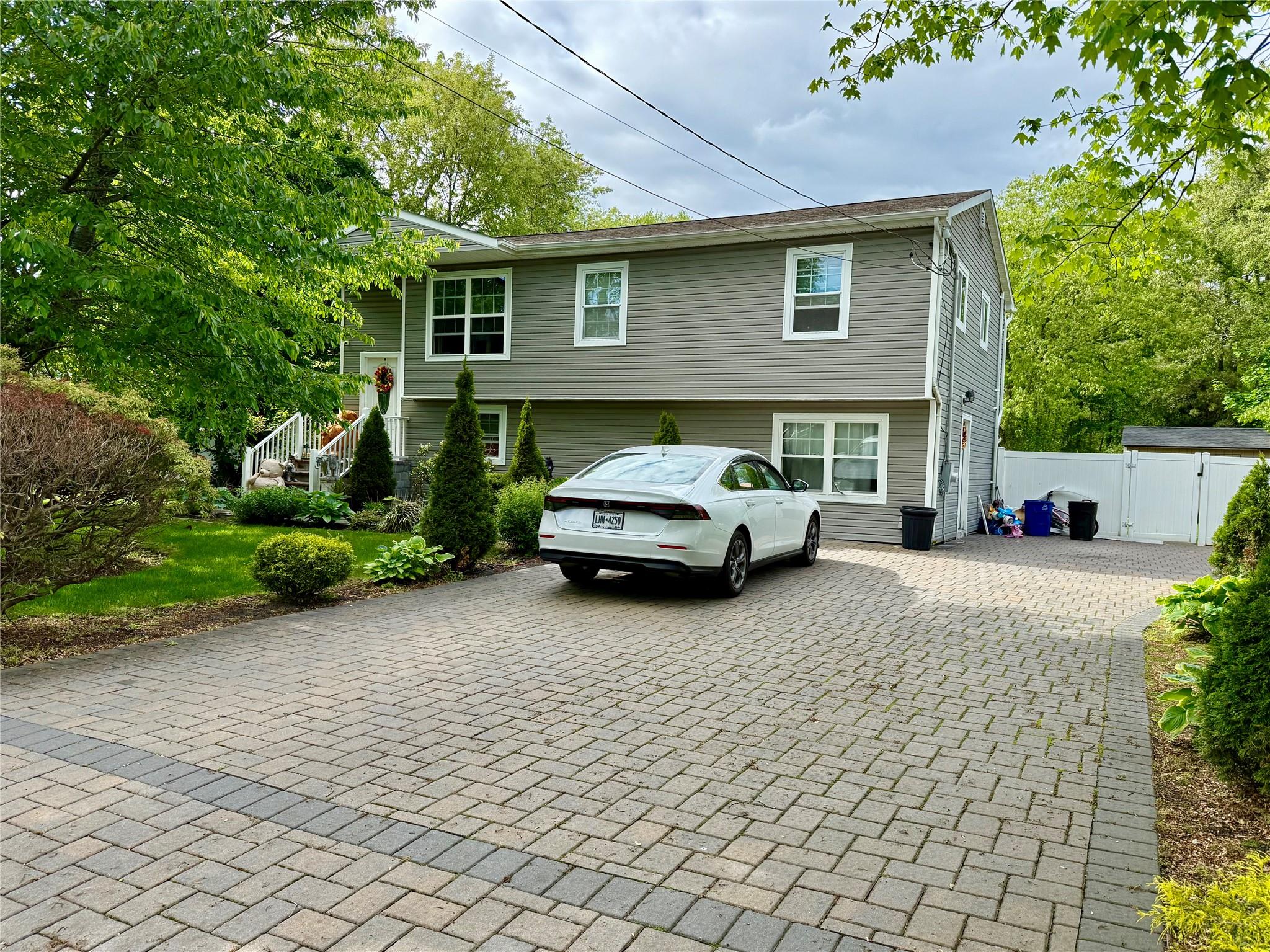 243 Sea Cliff Street, Islip Terrace, New York image 1
