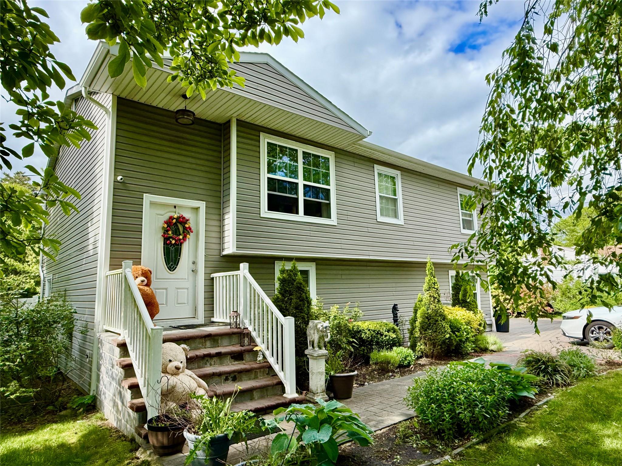 243 Sea Cliff Street, Islip Terrace, New York image 4