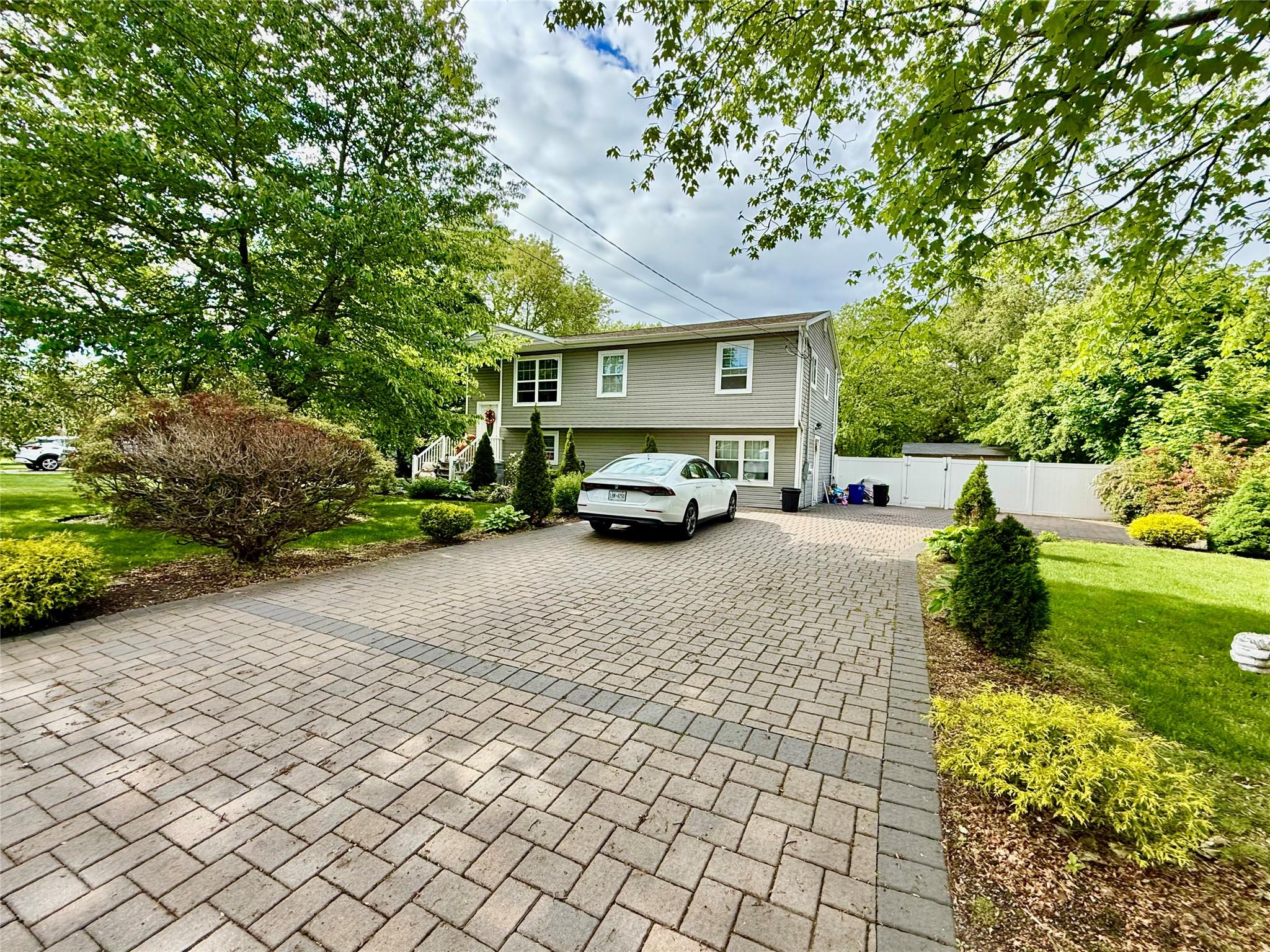243 Sea Cliff Street, Islip Terrace, New York image 2